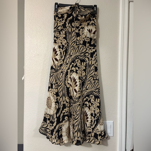 Beautiful 100% silk halter neck printed dress. Black, tan and cream color. - Picture 1 of 10